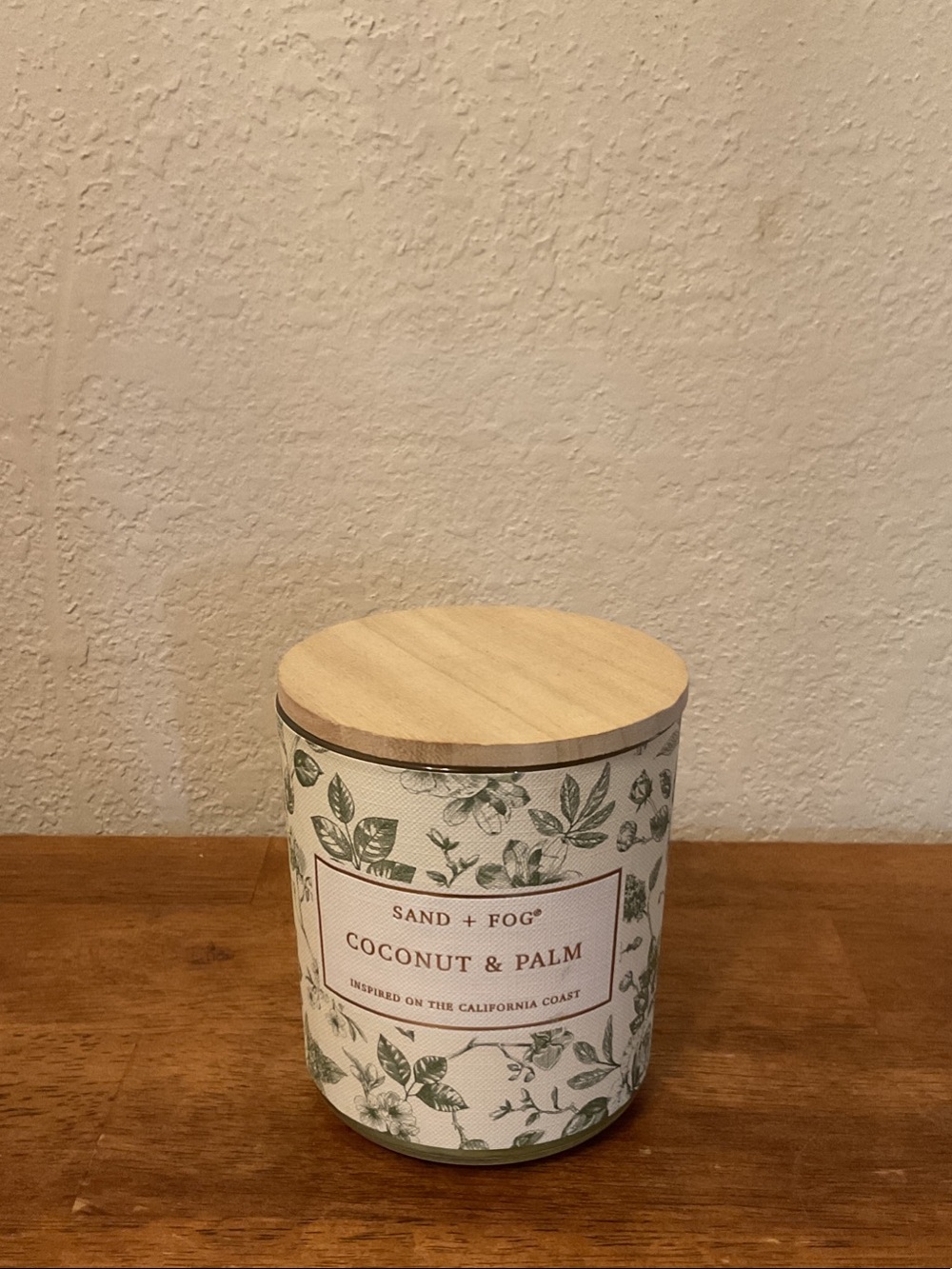 Coconut & Palm Scented Candle - Cream with Natural Wood Lid